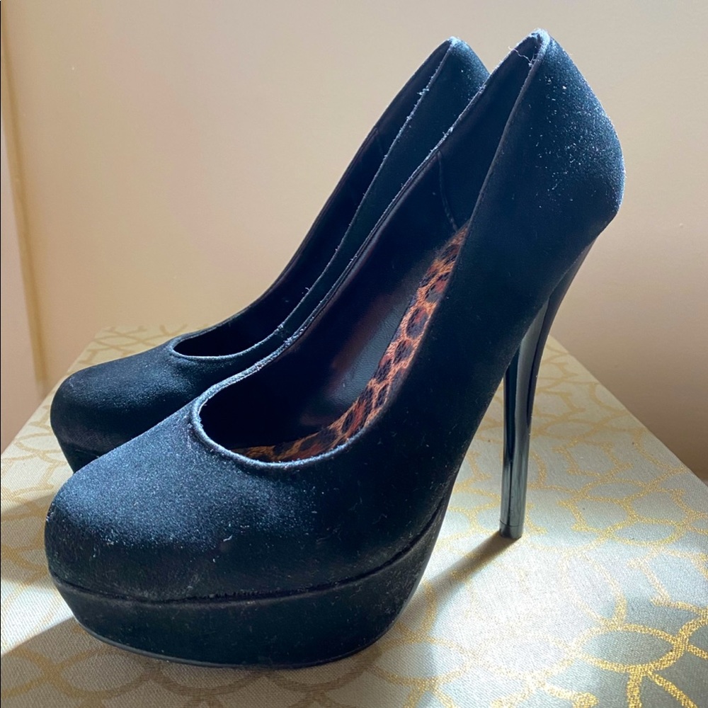 Black Suede Heel With Platform!